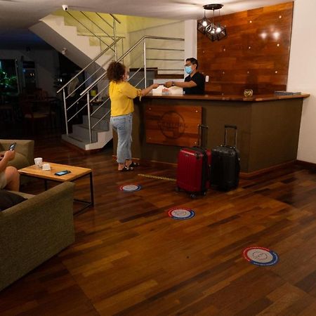 איקיטוס Central Bed & Breakfast מראה חיצוני תמונה