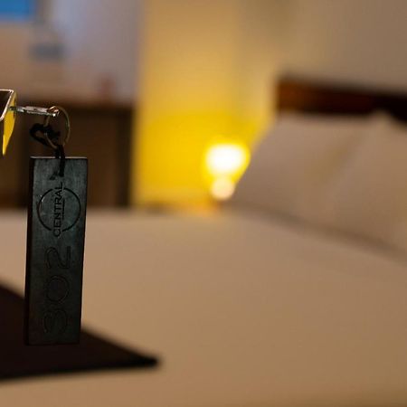 איקיטוס Central Bed & Breakfast מראה חיצוני תמונה