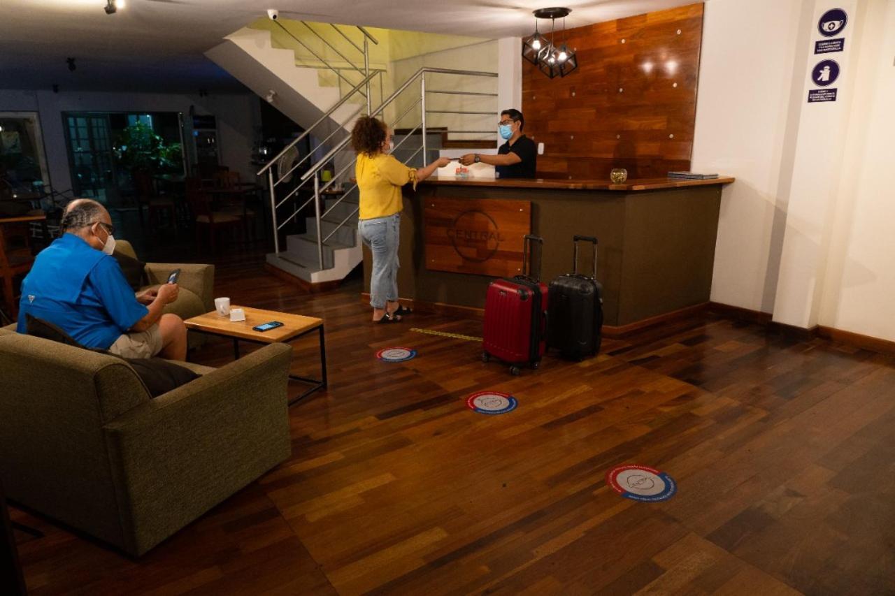 איקיטוס Central Bed & Breakfast מראה חיצוני תמונה