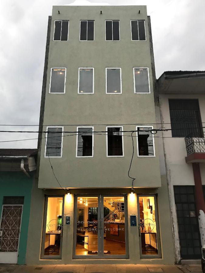 איקיטוס Central Bed & Breakfast מראה חיצוני תמונה